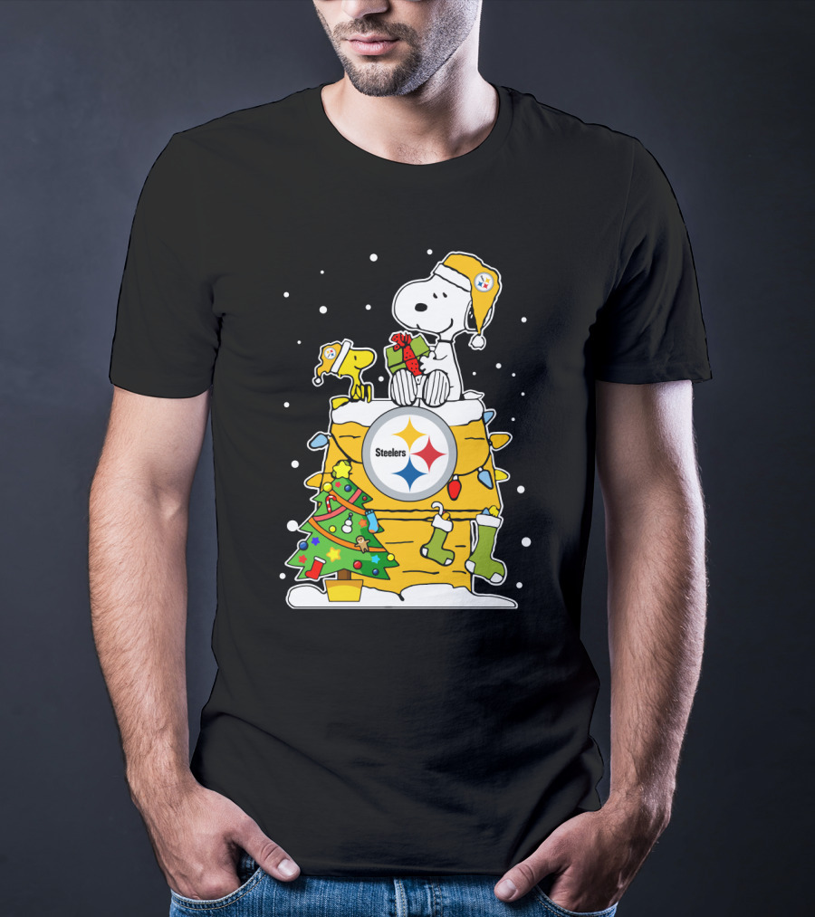 Pittsburgh Steelers Christmas Snoopy And Woodstock House With Holiday Decorations T-Shirt