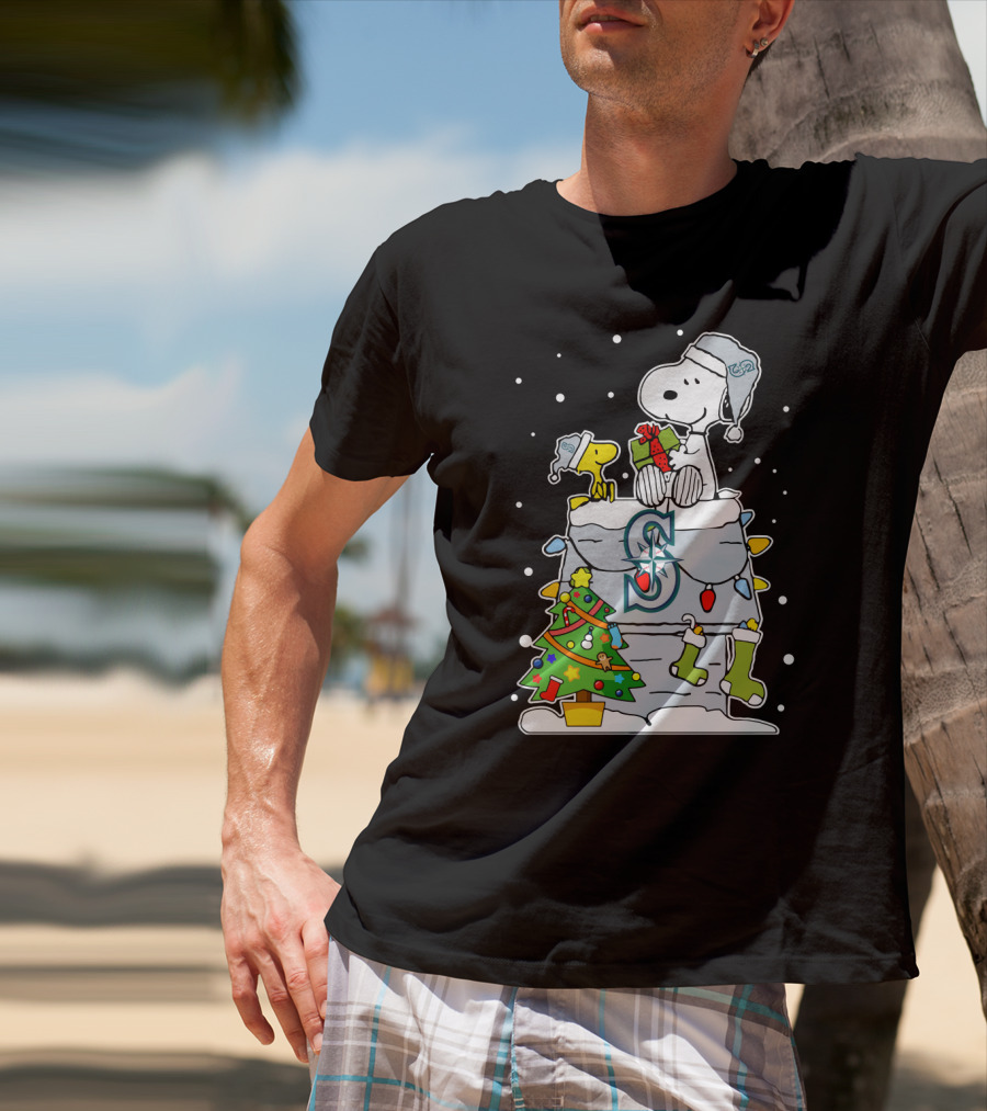 Snoopy And Woodstock Celebrate Christmas On Seattle Mariners Chimney T-Shirt