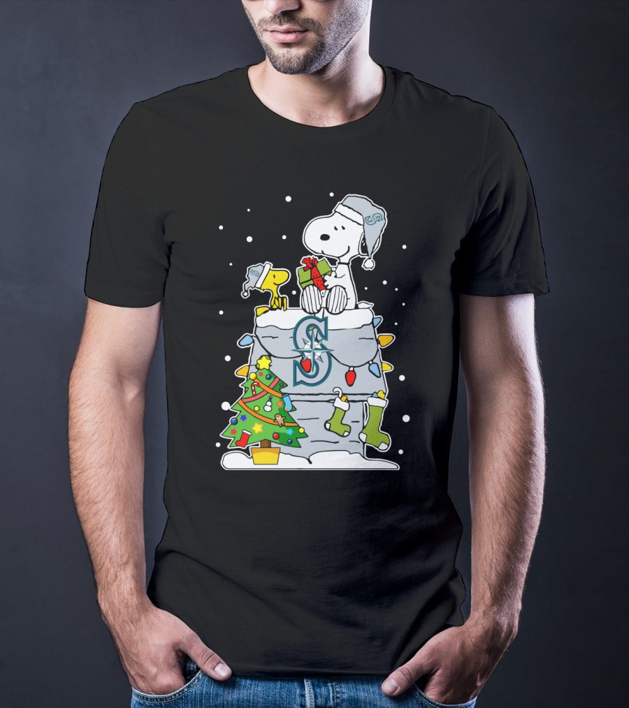 Snoopy And Woodstock Celebrate Christmas On Seattle Mariners Chimney T-Shirt
