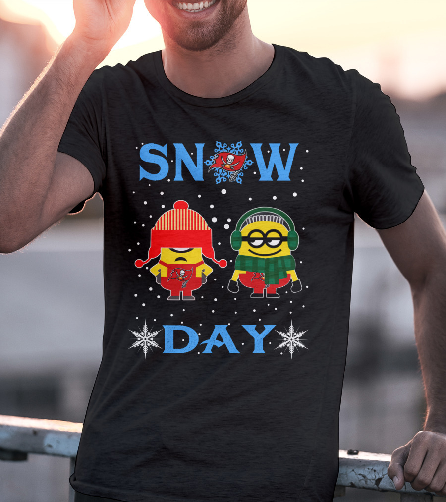 Snow Day For Tampa Bay Buccaneers Vs Minion Winter Fun Frosty Game Day T-Shirt