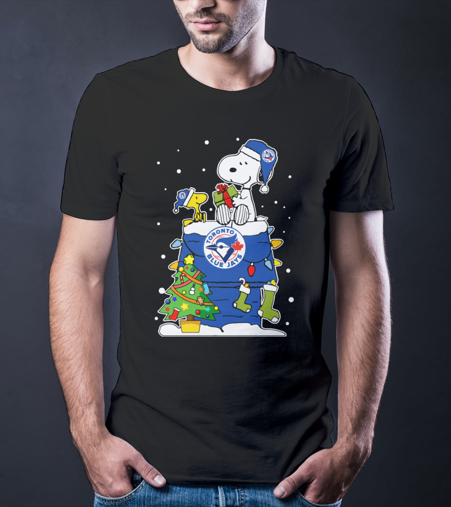 Toronto Blue Jays Snoopy Christmas Tree Gift Scene T-Shirt