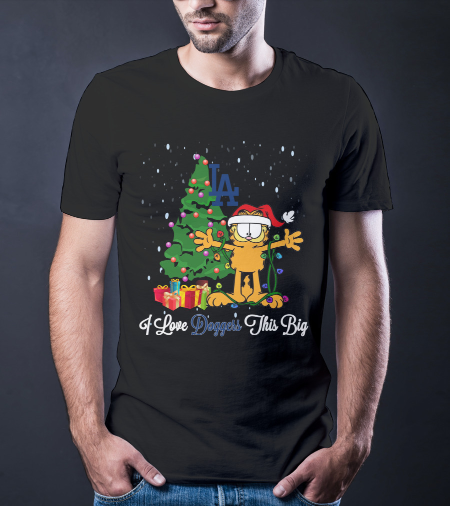 I Love Dodgers This Big Xmas Garfield Cat LA Dodgers Christmas Tree Gifts T-Shirt