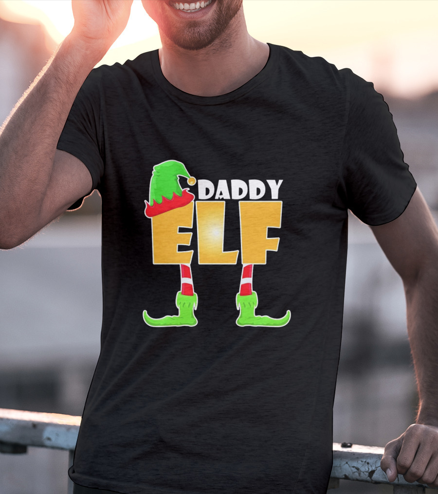 Daddy Elf Christmas Holiday Design With Green Hat And Striped Socks T-Shirt