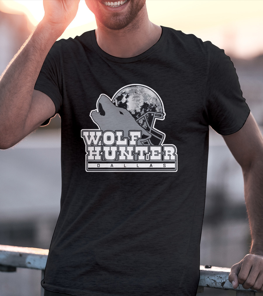 Dallas Wolf Hunter Full Moon Football Howl T-Shirt