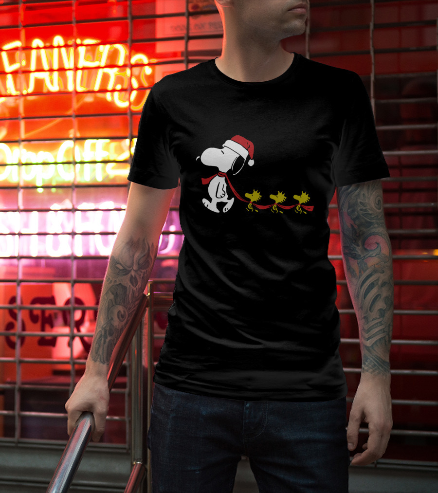 Snoopy Santa Hat Woodstock Parade Peanuts Christmas Holiday T-Shirt