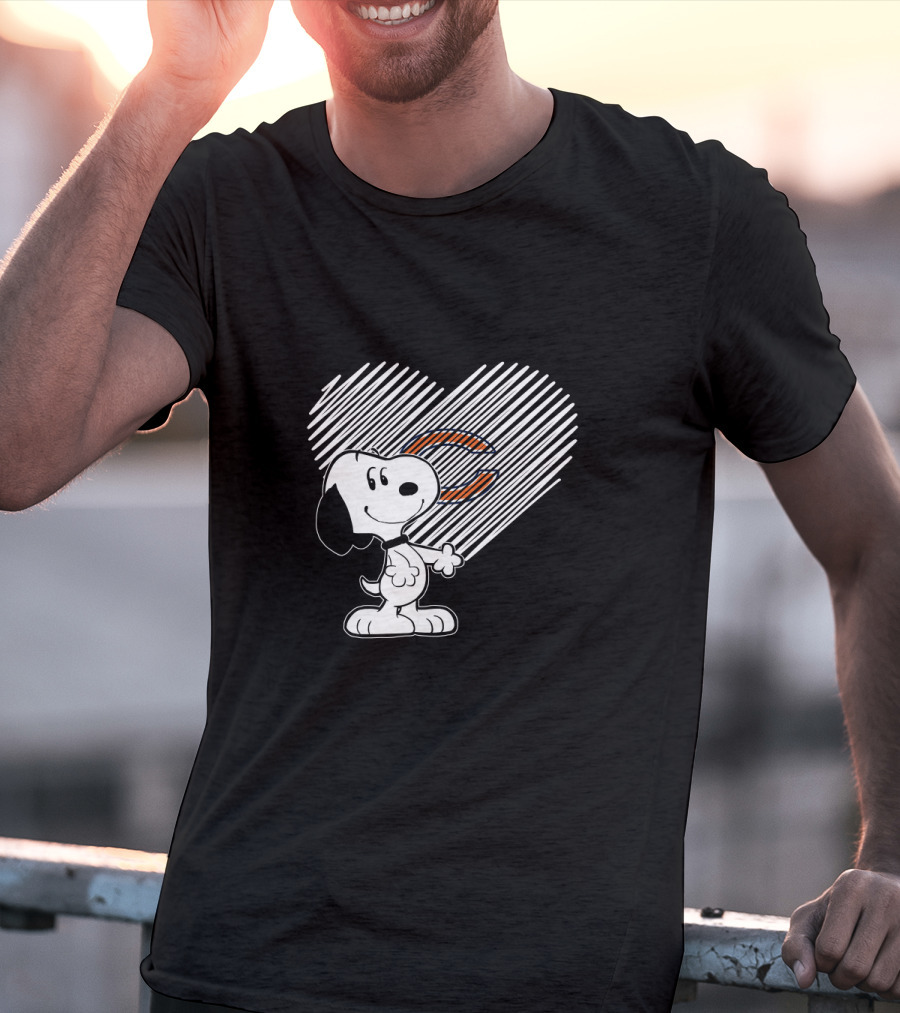 Snoopy Loves Chicago Bears Heart Design For Fans T-Shirt