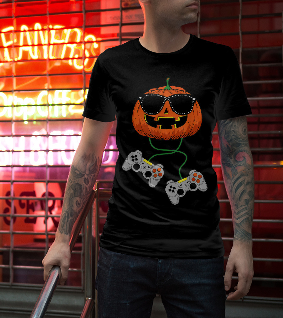 Halloween Jack O Lantern Gamer With Sunglasses And Game Controllers T-Shirt
