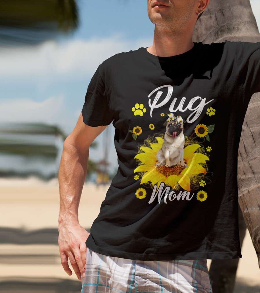 Pug Mom Sunflower Dog Paw Graphics T-Shirt