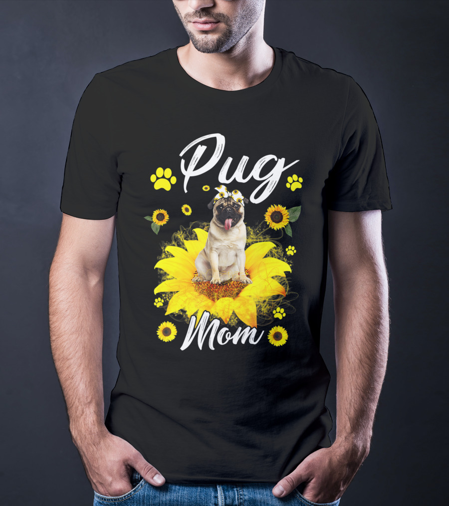 Pug Mom Sunflower Dog Paw Graphics T-Shirt