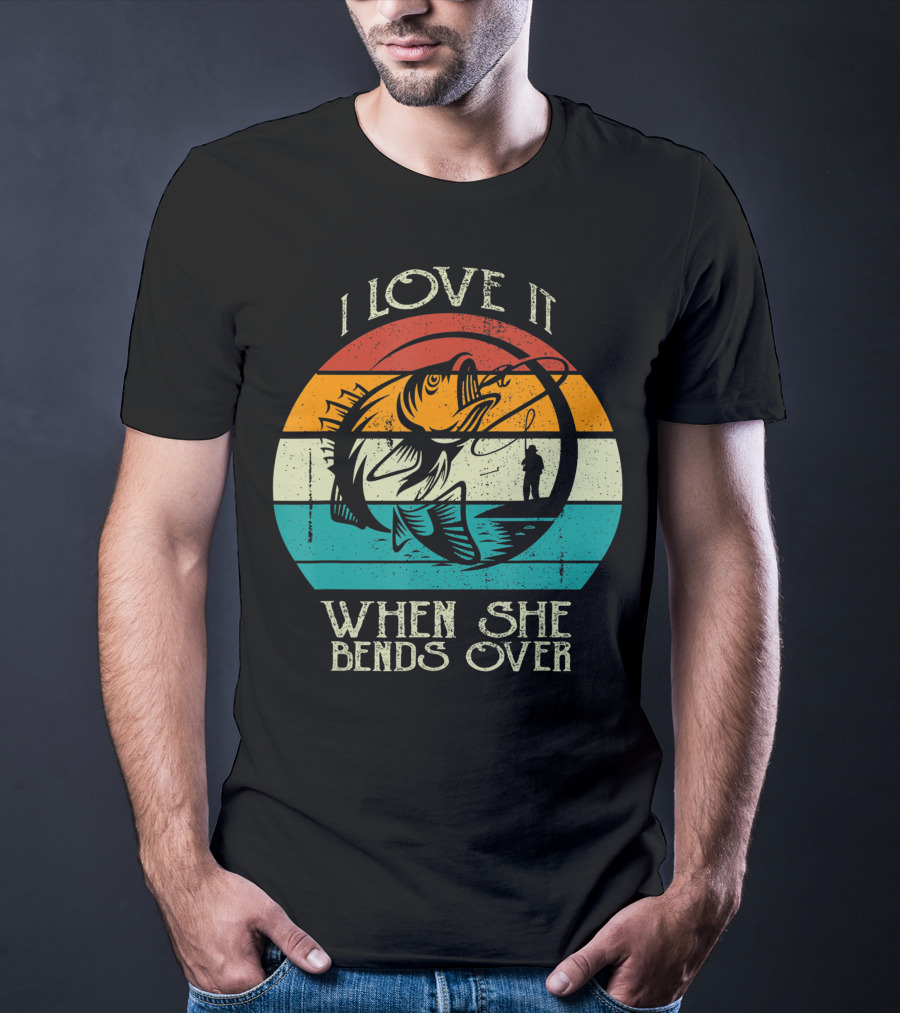 I Love It When She Bends Over Vintage Fishing Lover Retro Sunset T-Shirt