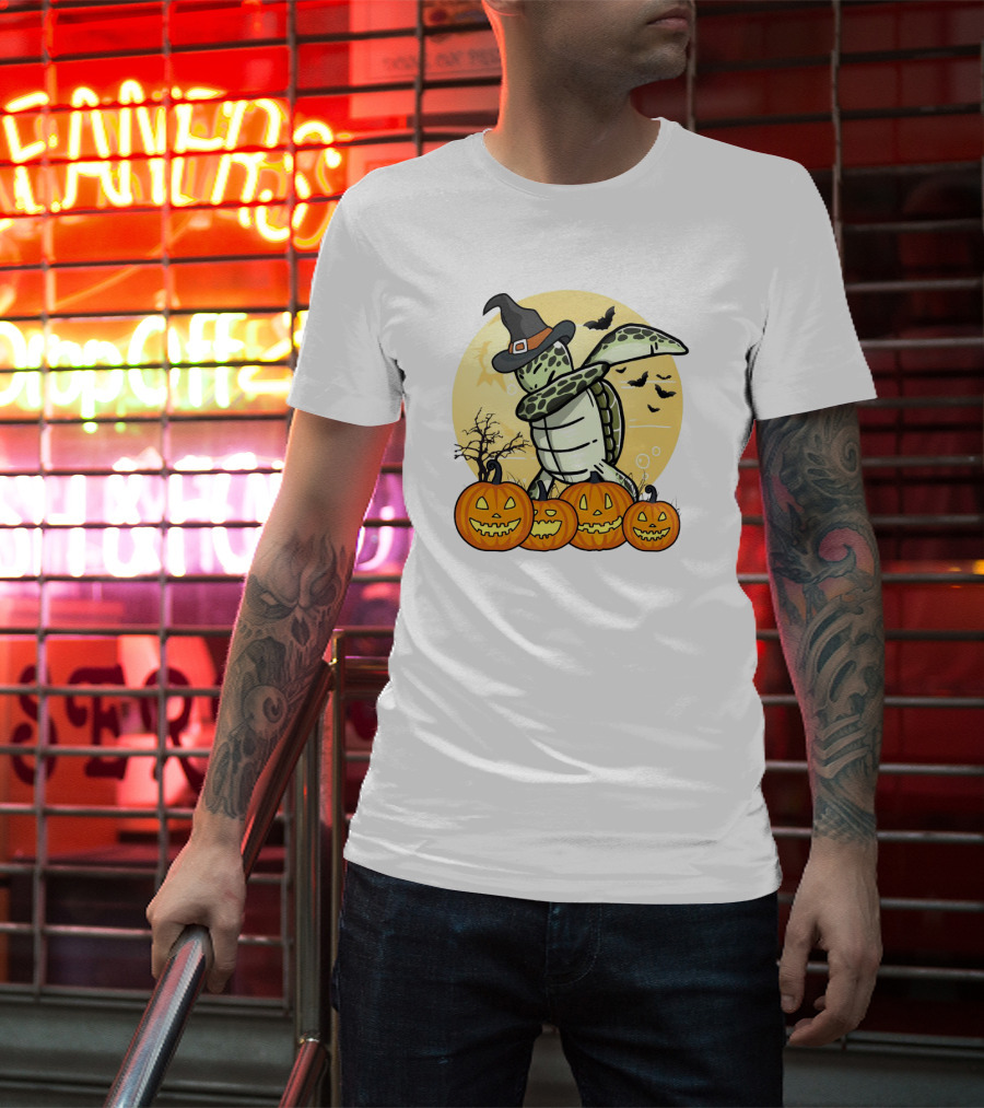 Turtle Dabbing With Witch Hat And Pumpkins Halloween Dab Dance T-Shirt