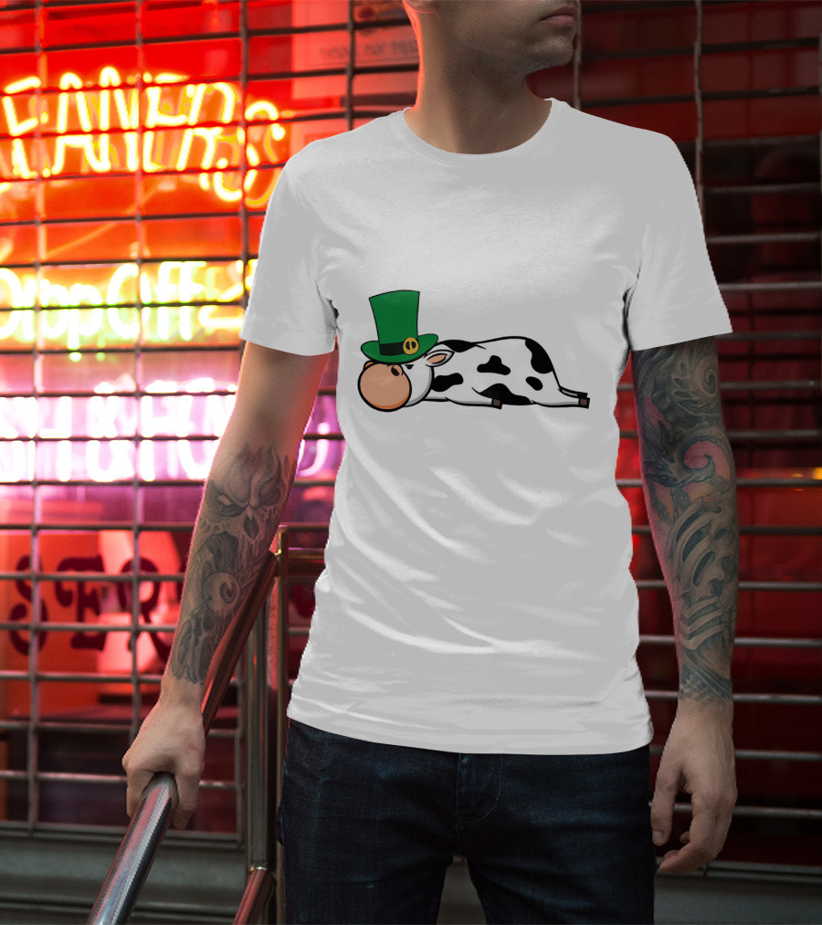 St Patricks Day Drunken Beer Party Cow With Irish Leprechaun Hat T-Shirt