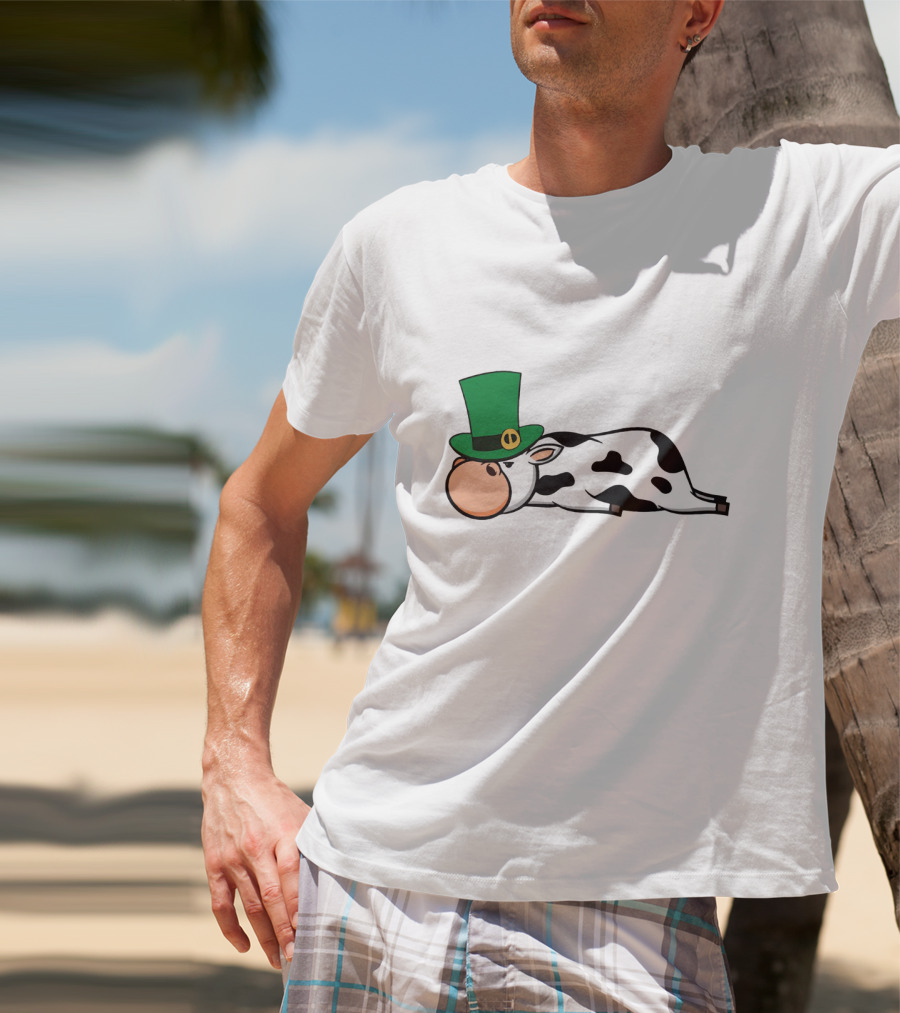 St Patricks Day Drunken Beer Party Cow With Irish Leprechaun Hat T-Shirt