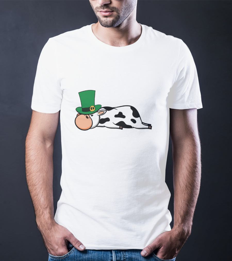 St Patricks Day Drunken Beer Party Cow With Irish Leprechaun Hat T-Shirt