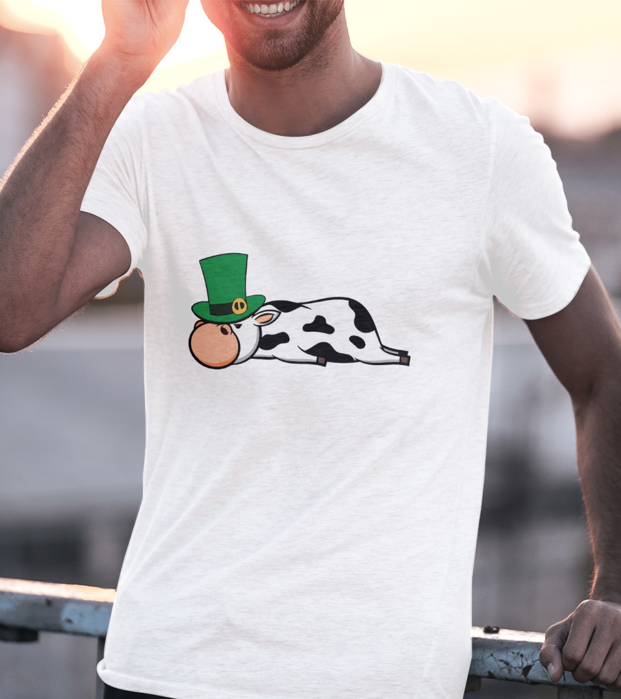 St Patricks Day Drunken Beer Party Cow With Irish Leprechaun Hat T-Shirt