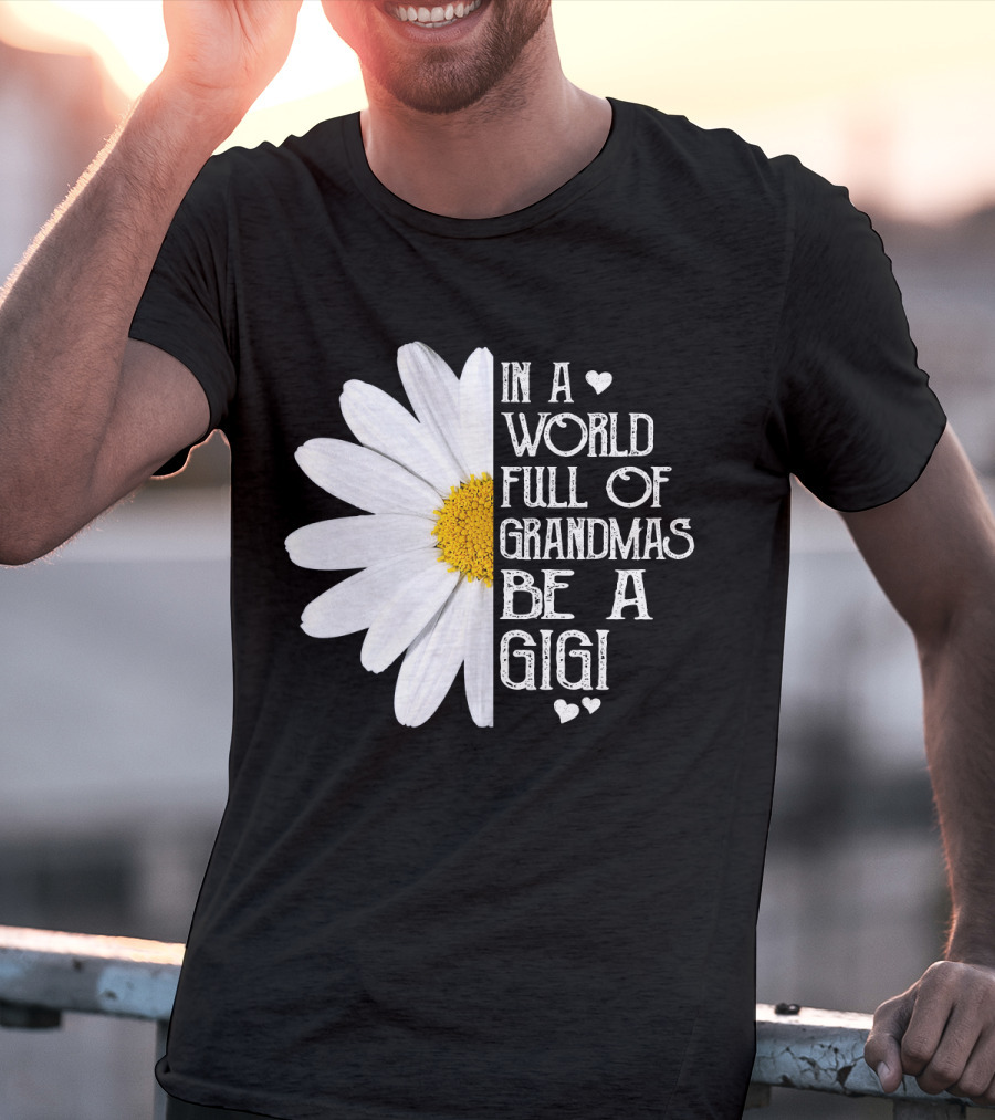 In A World Full Of Grandmas Be A Gigi With Daisy And Hearts T-Shirt