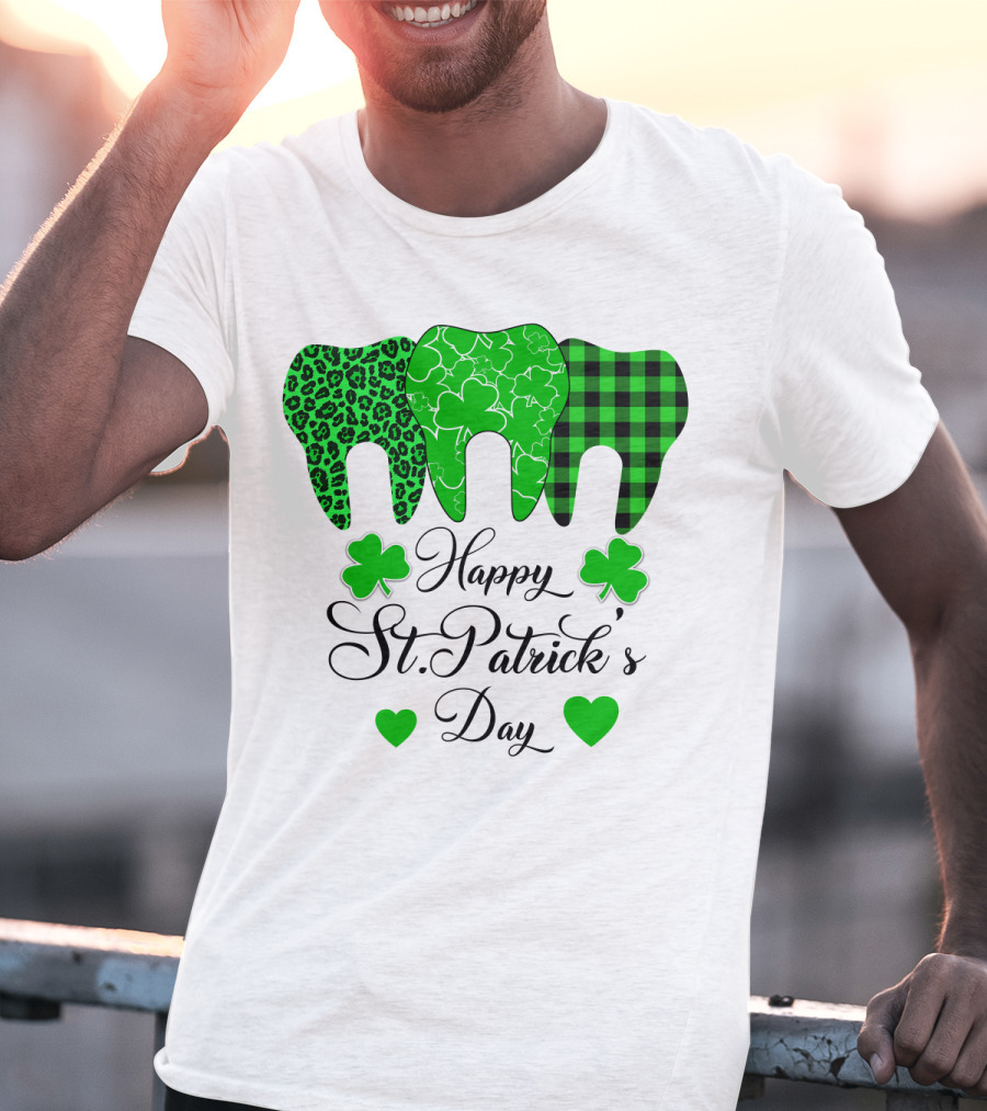 Happy St Patrick's Day Funny Dentist Clover Tooth T-Shirt