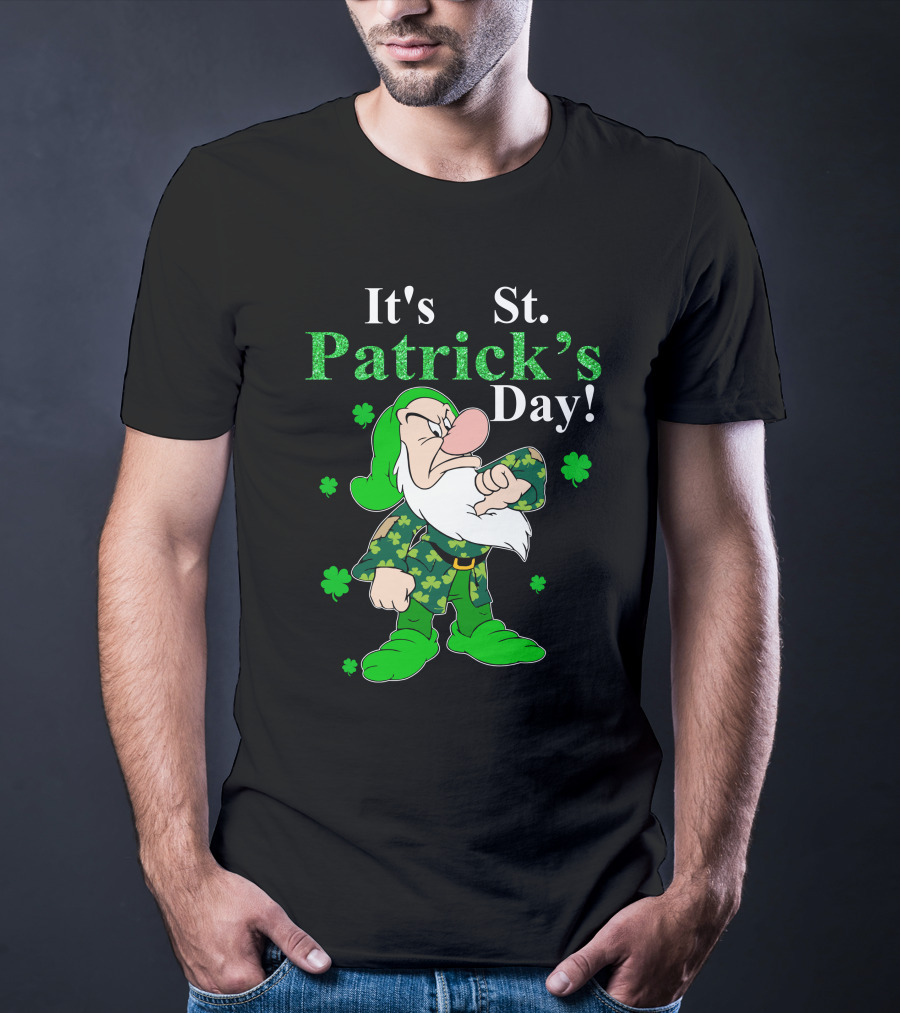 It's St Patrick's Day Grumpy Dwarf Shamrocks Green T-Shirt