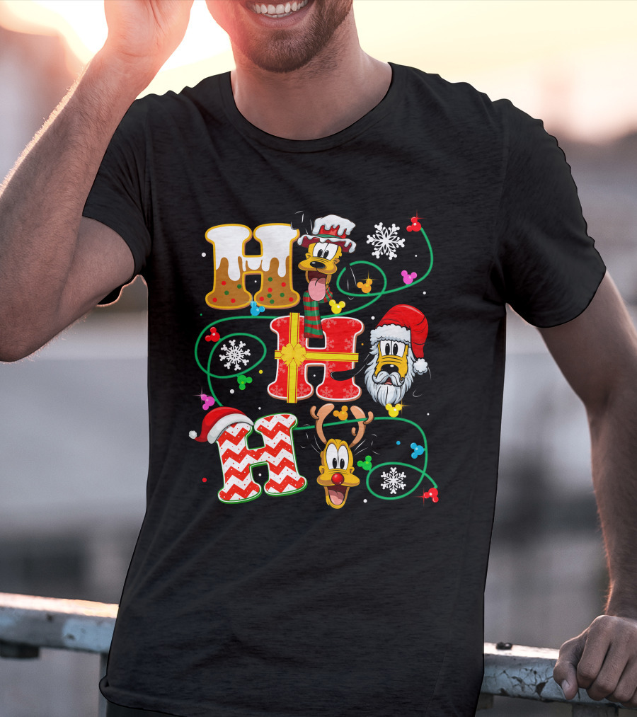 PLU HHH Christmas Goofy Dog With Santa Hats And Snowflakes T-Shirt