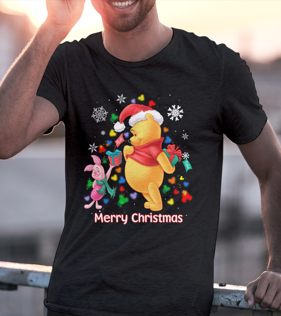 Merry Christmas Pooh And Piglet Snowflakes And Presents T-Shirt