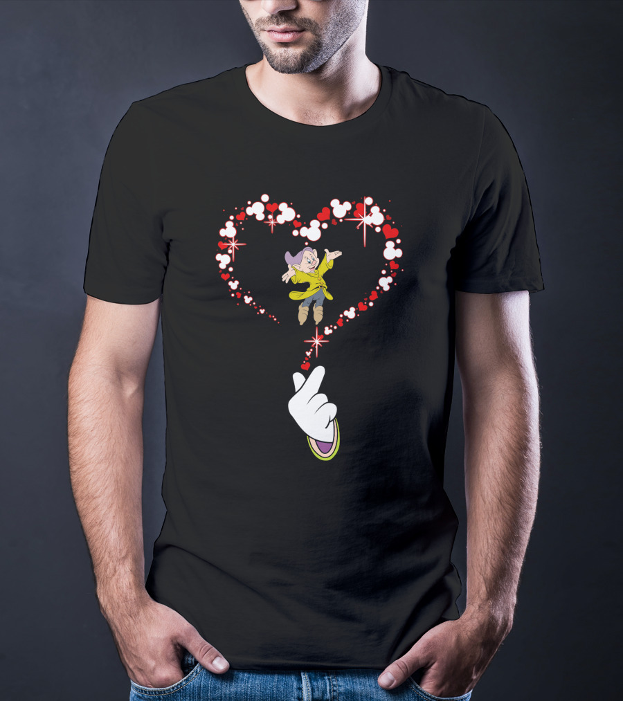 Dopey Heart Mickey Glove Magic Sparkles Circle Of Love T-Shirt