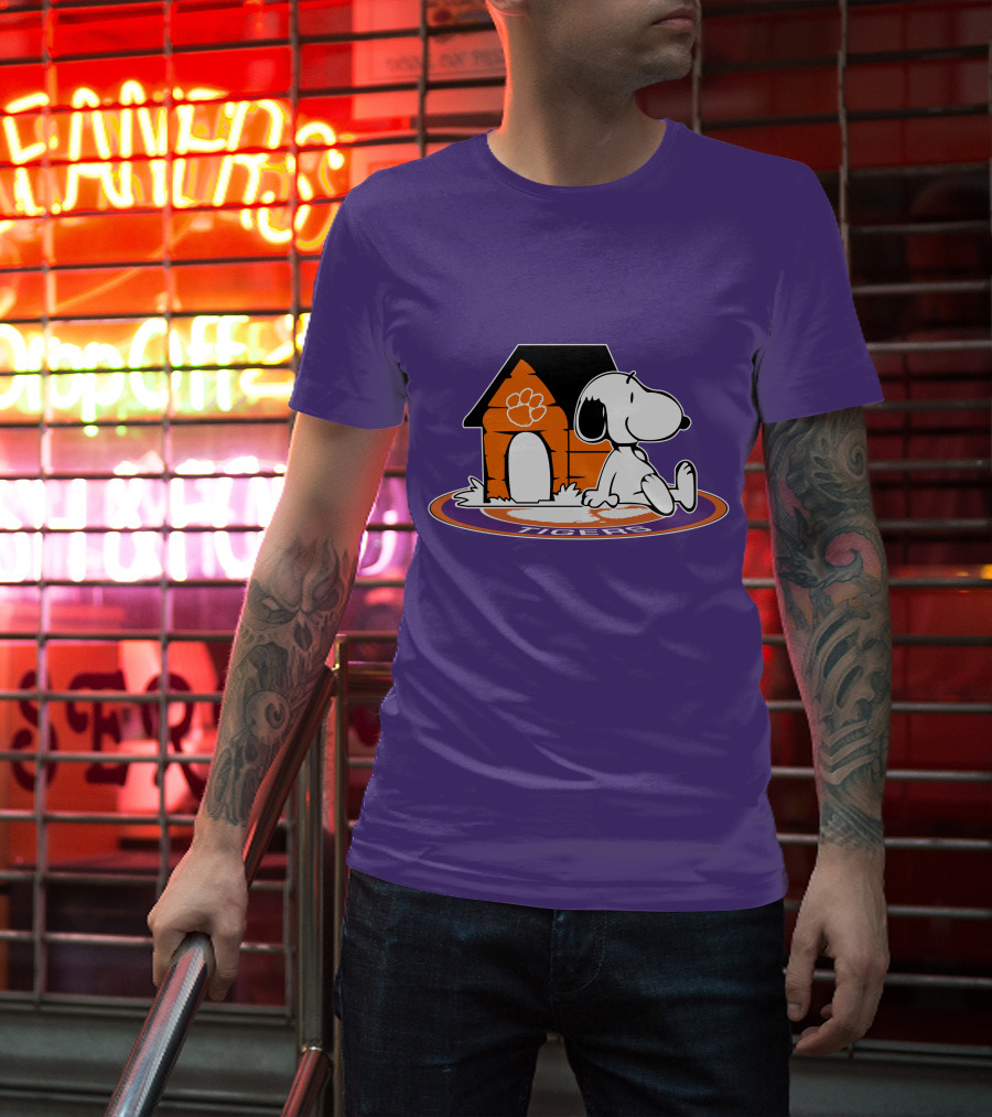 Clemson Tigers Football Forever Snoopy Doghouse Fan T-Shirt