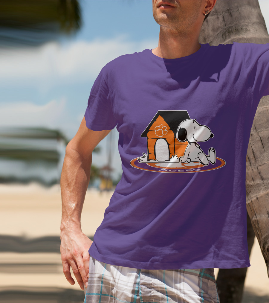 Clemson Tigers Football Forever Snoopy Doghouse Fan T-Shirt