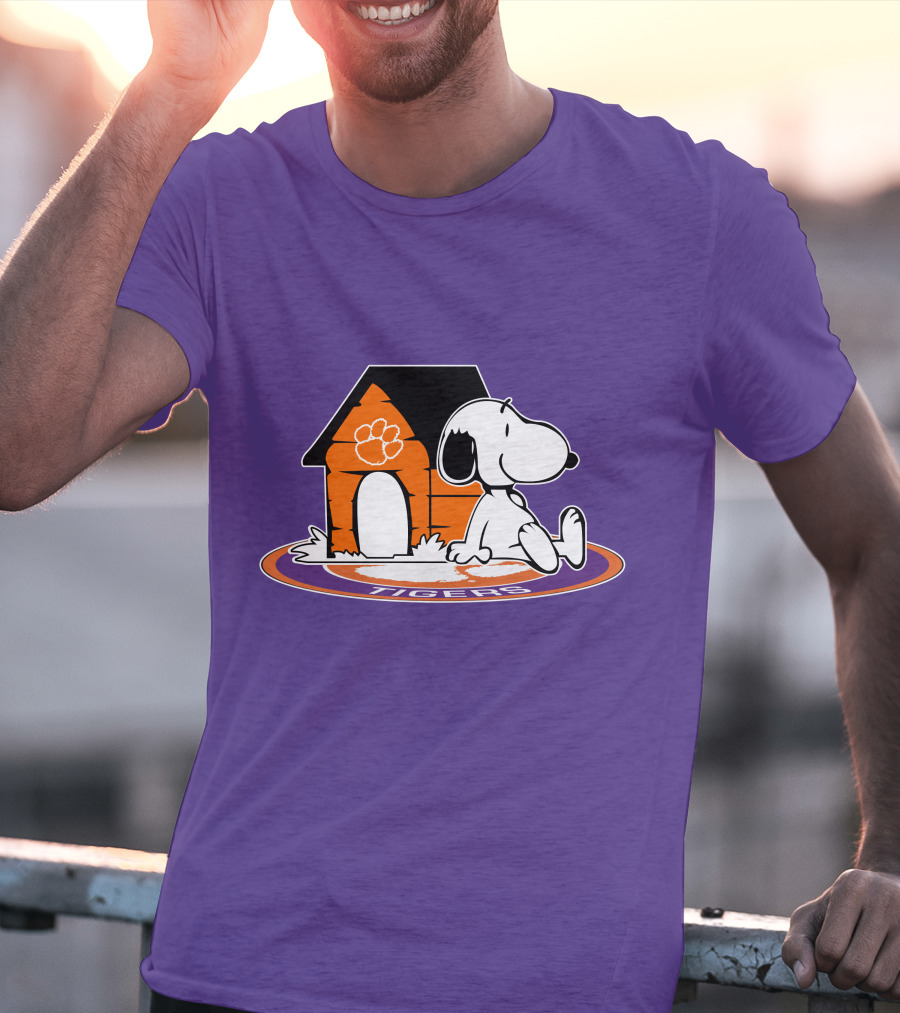Clemson Tigers Football Forever Snoopy Doghouse Fan T-Shirt
