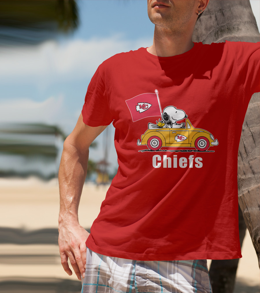 Kansas City Chiefs Snoopy Riding With Woodstock In Yellow Car T-Shirt