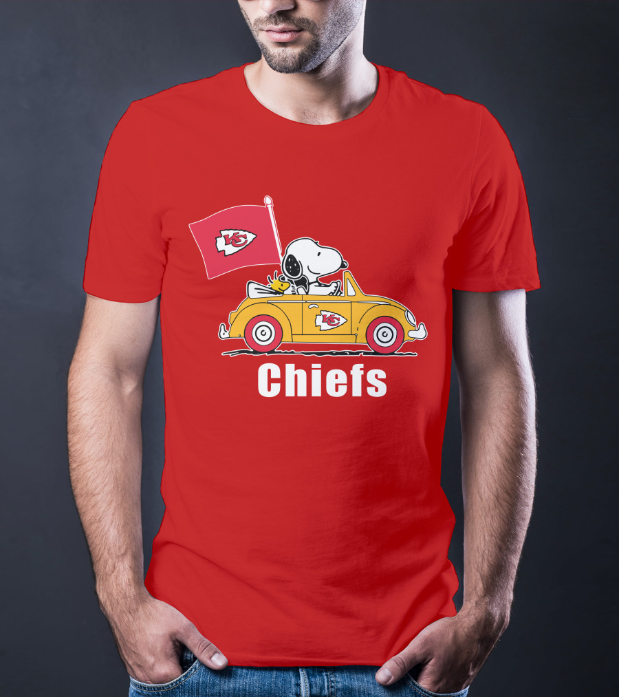 Kansas City Chiefs Snoopy Riding With Woodstock In Yellow Car T-Shirt
