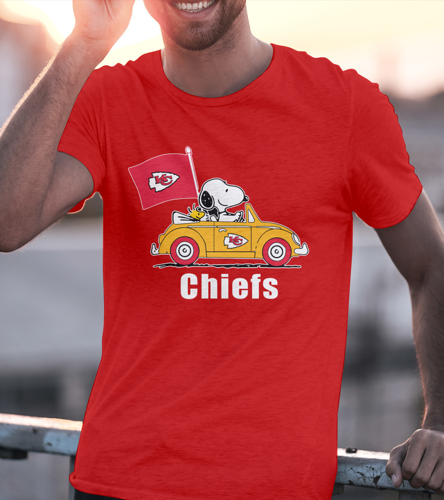 Kansas City Chiefs Snoopy Riding With Woodstock In Yellow Car T-Shirt