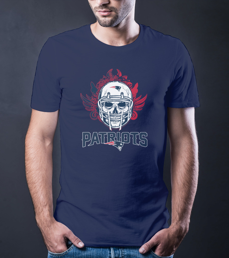 New England Patriots Skull Helmet Sports T-Shirt