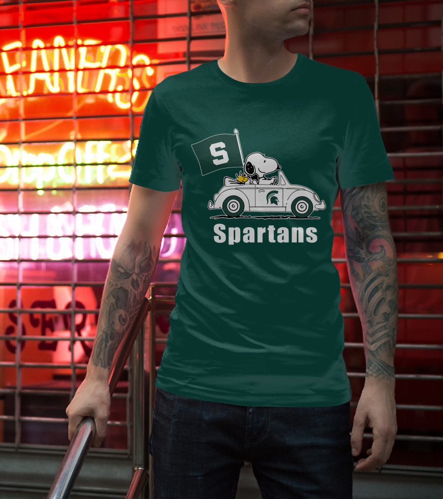 Snoopy Driving With Michigan State Spartans Flag T-Shirt