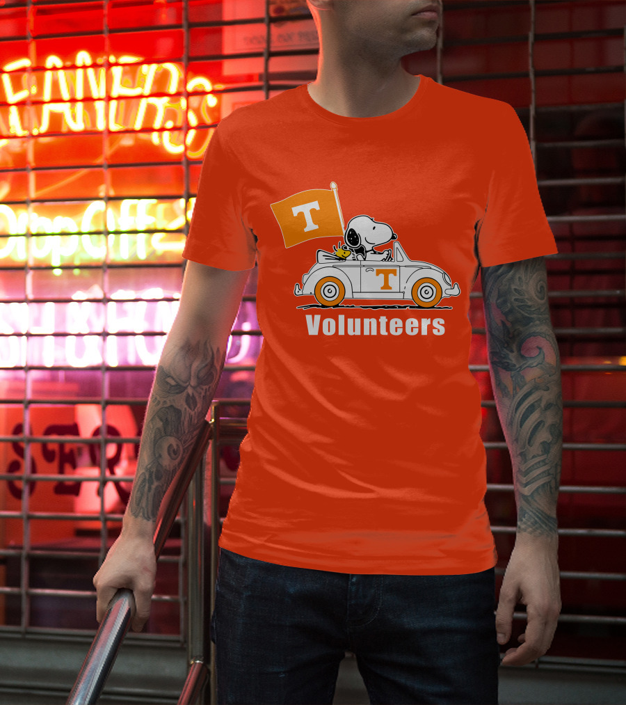 Tennessee Volunteers Snoopy Driving With T Flag T-Shirt