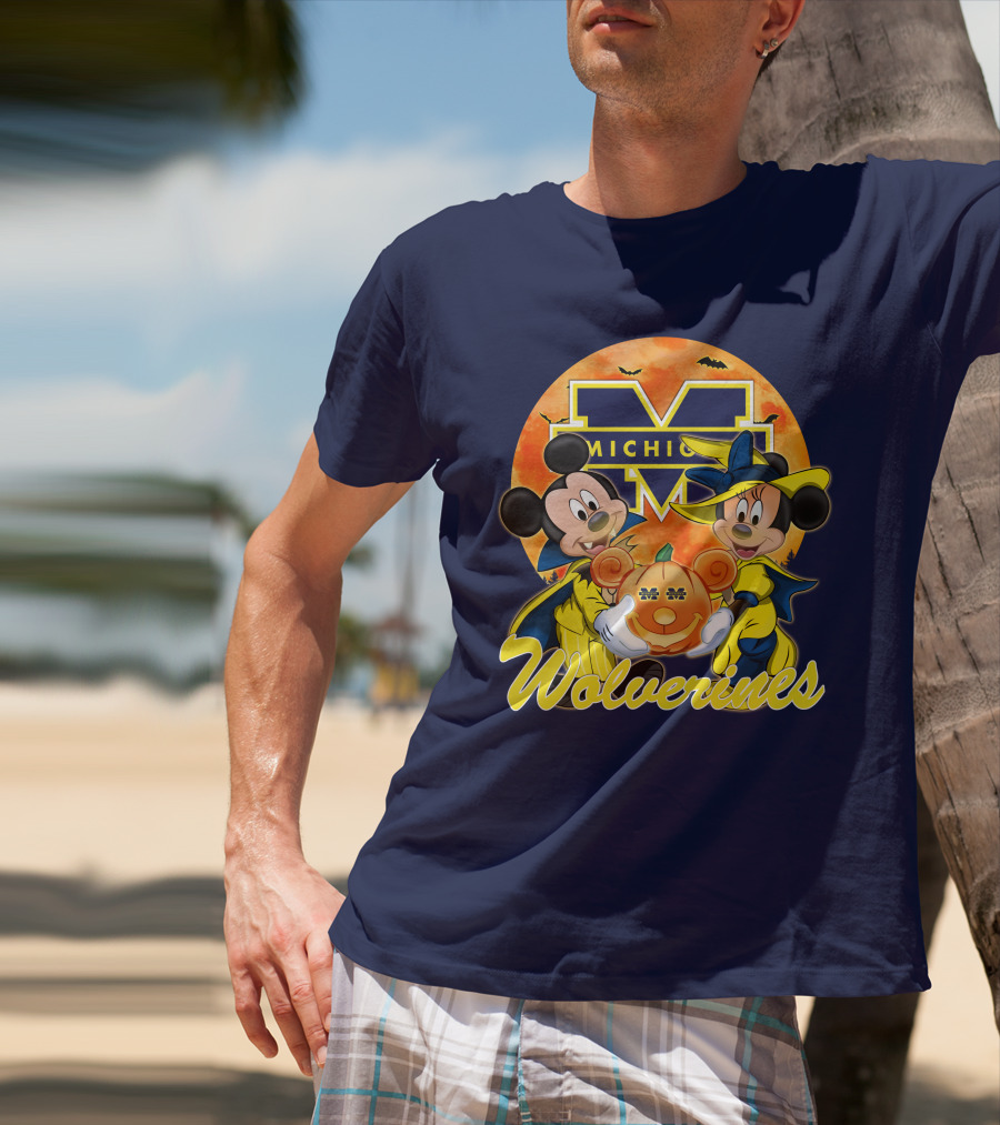 Michigan Wolverines Mickey And Minnie Mouse Halloween Pumpkin T-Shirt