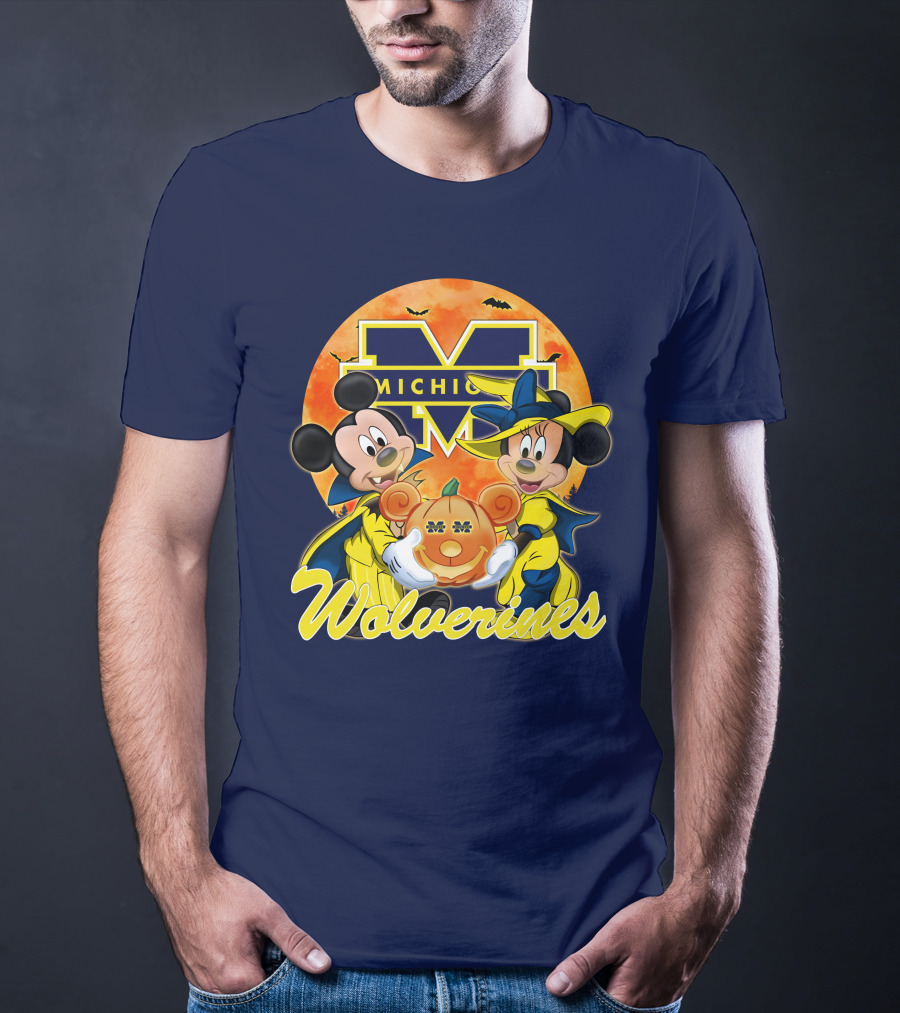 Michigan Wolverines Mickey And Minnie Mouse Halloween Pumpkin T-Shirt