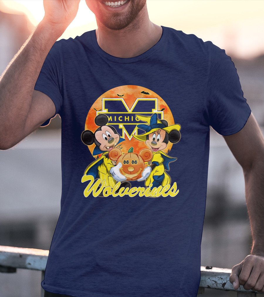 Michigan Wolverines Mickey And Minnie Mouse Halloween Pumpkin T-Shirt
