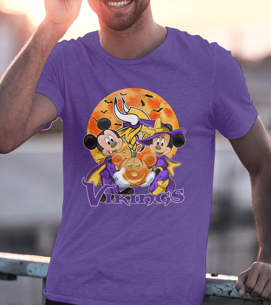 Vikings Halloween Mickey Mouse And Minnie Mouse Football Pumpkin T-Shirt