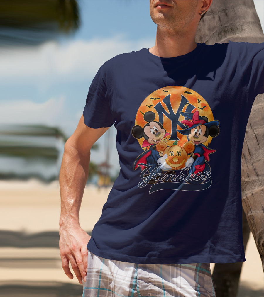 New York Yankees Mickey Mouse Minnie Mouse Halloween Pumpkin Moon Bats T-Shirt
