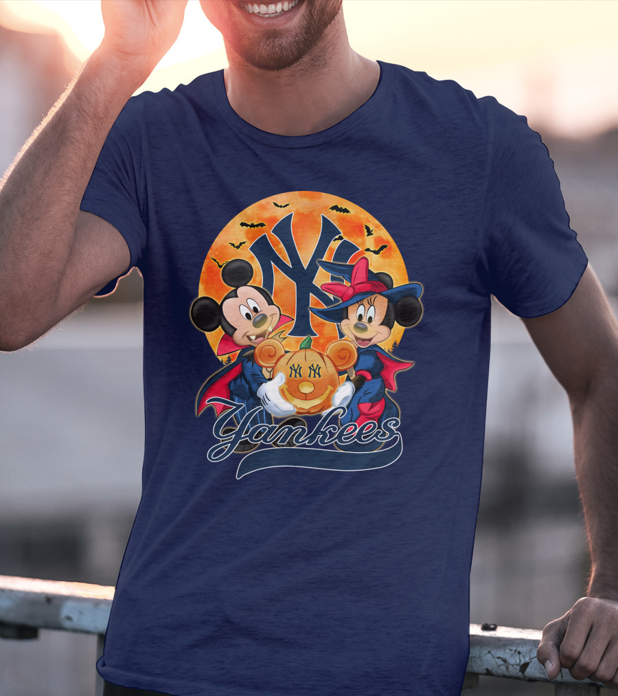 New York Yankees Mickey Mouse Minnie Mouse Halloween Pumpkin Moon Bats T-Shirt