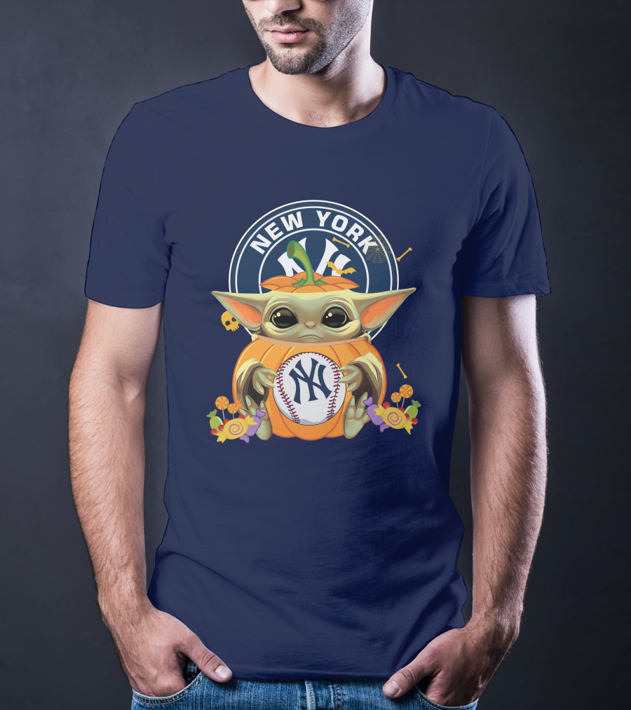 Halloween Pumpkin Baby Yoda Holding New York Yankees Baseball T-Shirt