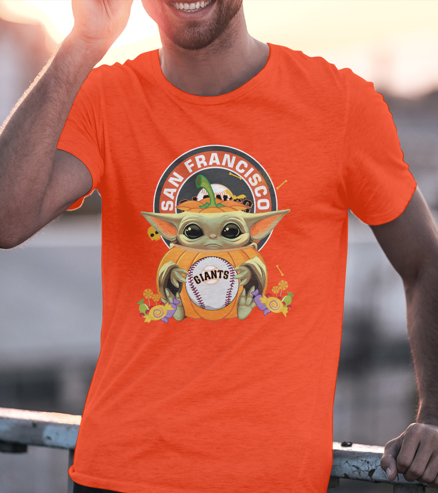 San Francisco Giants Halloween Baby Yoda Pumpkin Hug Baseball T-Shirt