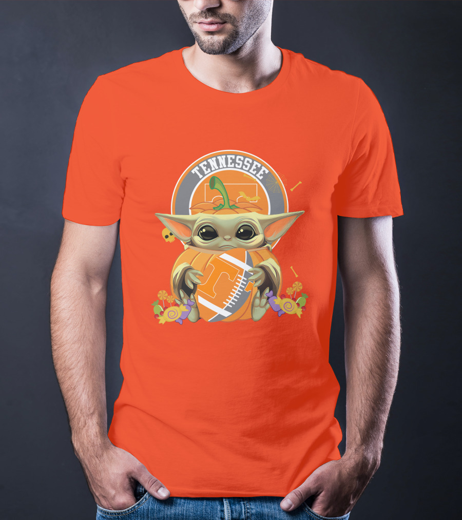 Tennessee Volunteers Halloween Pumpkin Baby Yoda Hug Football T-Shirt