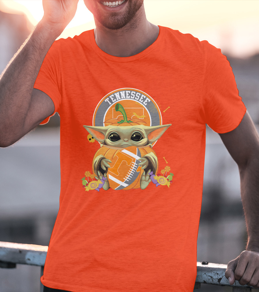 Tennessee Volunteers Halloween Pumpkin Baby Yoda Hug Football T-Shirt