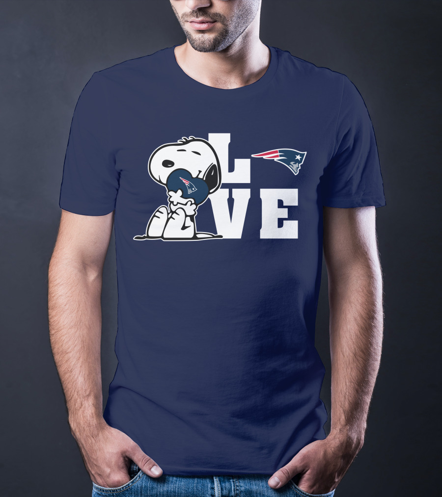 Snoopy Hugging New England Patriots Love T-Shirt