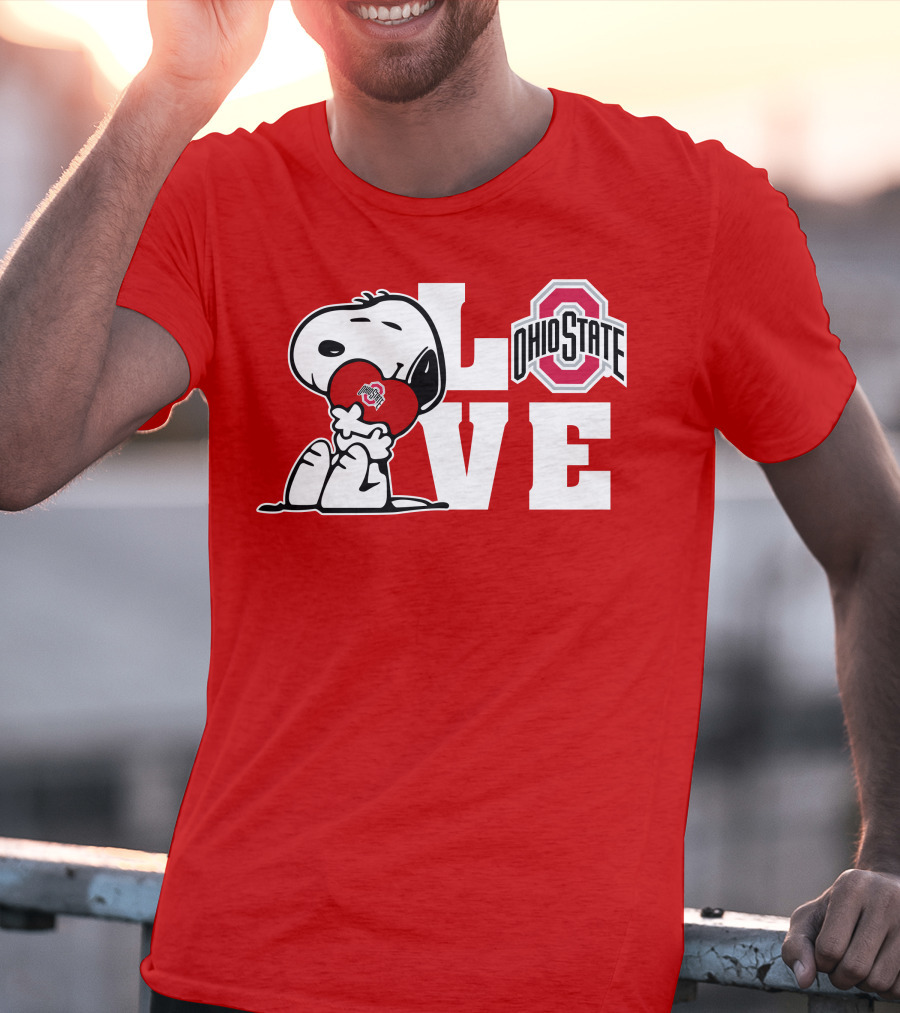 Snoopy Ohio State Buckeyes Love Peanuts Character Holding Heart With Buckeyes T-Shirt