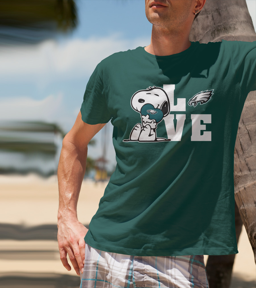 Snoopy Love Philadelphia Eagles Emblem Lve T-Shirt