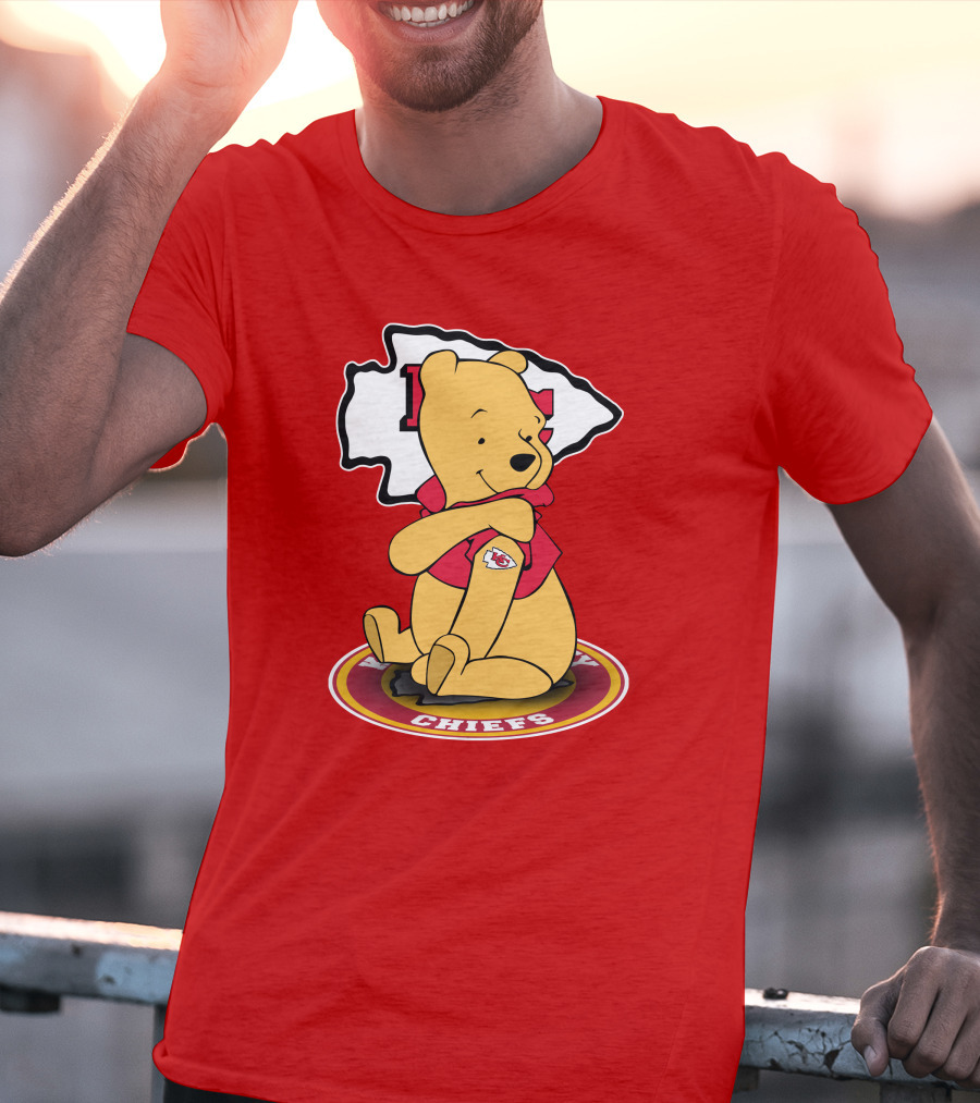 Kansas City Chiefs Winnie The Pooh Sitting On T-Shirt