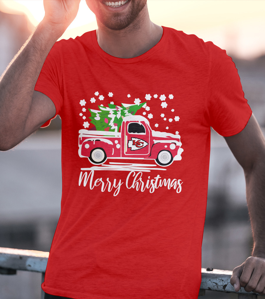 Kansas City Chiefs Vintage Truck Merry Christmas Snowflakes T-Shirt