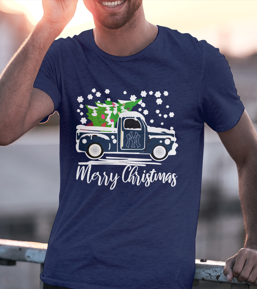 New York Yankees Vintage Truck Merry Christmas Snowflakes Tree T-Shirt